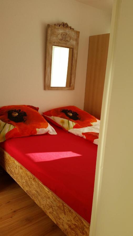 Zum Wohlfuehlen Ferienwohnung Fuer Max 5 Erwachsene Und 1 Kind, Schwimmbad Vor Der Tuer, Tiere Erlaubt 지르크도르프 외부 사진